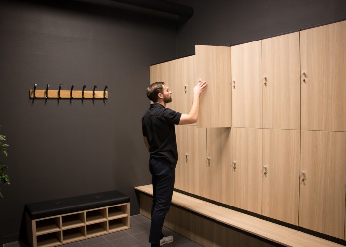RENOVERING AV OMKLÄDNINGSRUM OCH BASTUR